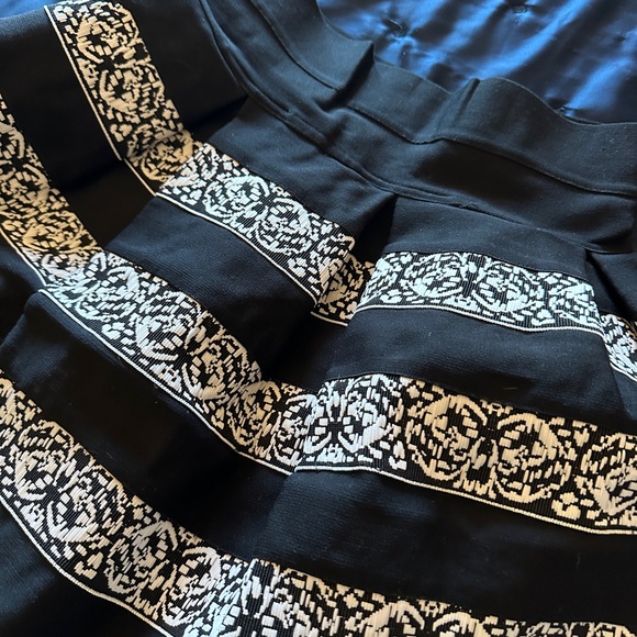 Adorable Black & White Skirt - Picture 7 of 8